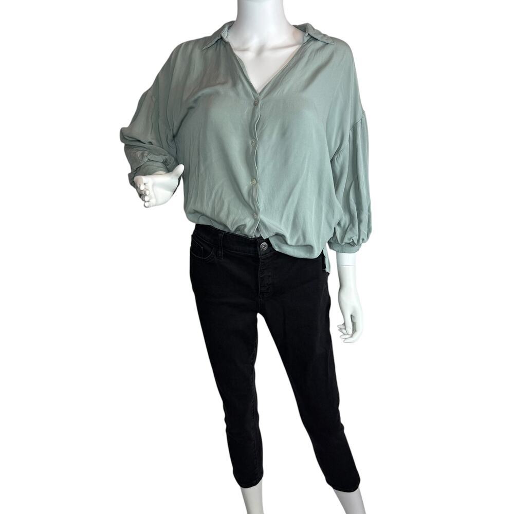 Pink Lily Sage Green Flowy Blouse Size L Button Front Boho Top - Picture 7 of 7